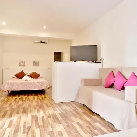 La Quinta Hacienda Apartment