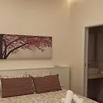 La Quinta Hacienda Apartment