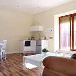 La Quinta Hacienda Apartment